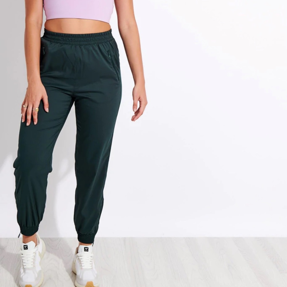 SOLD Girlfriend Collective moss summit track pants size large